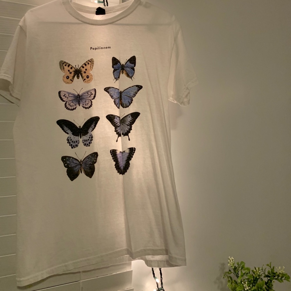 white t-shirt